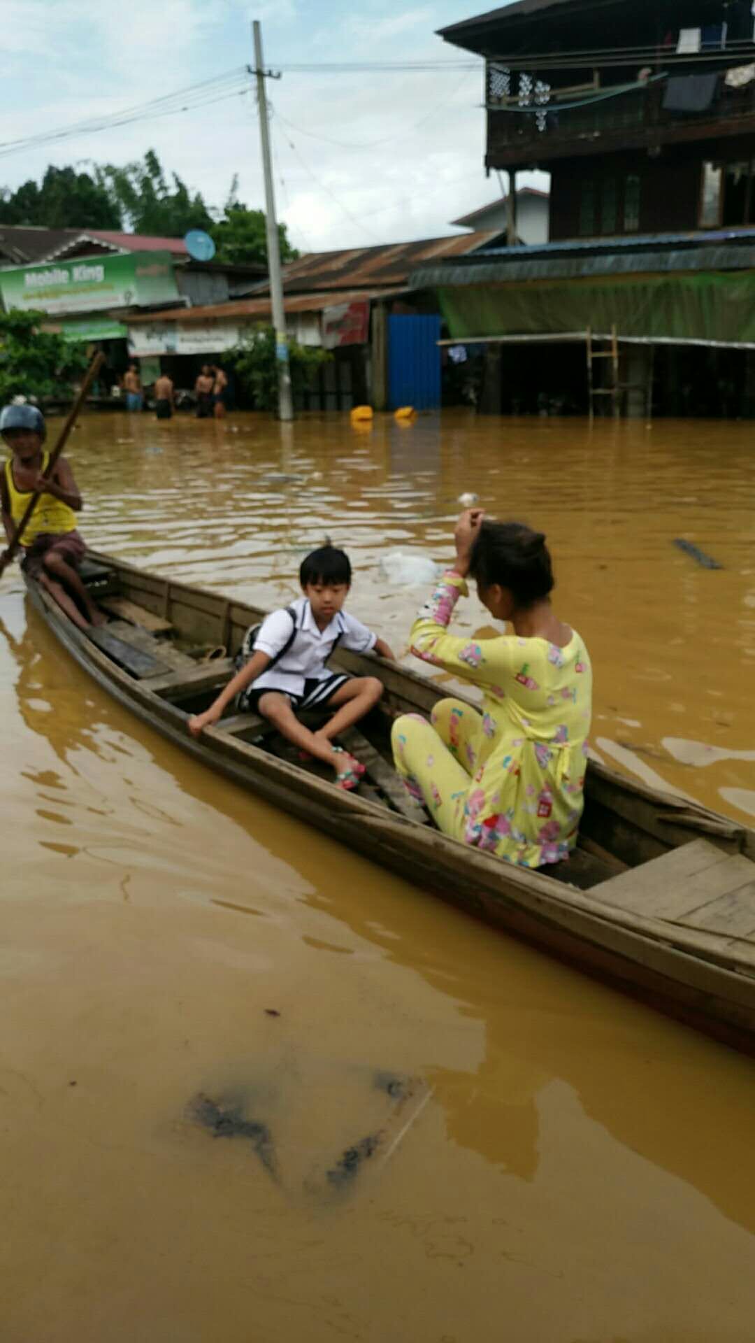 洪水又袭击帕敢居民